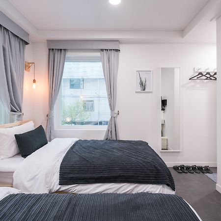 Mono House Hongdae 2 Hotel Seoul Bagian luar foto
